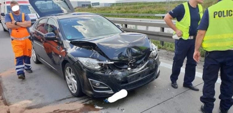 Karetka zderzyła się z osobówką na autostradzie - fot. OSP Smolec Facebook