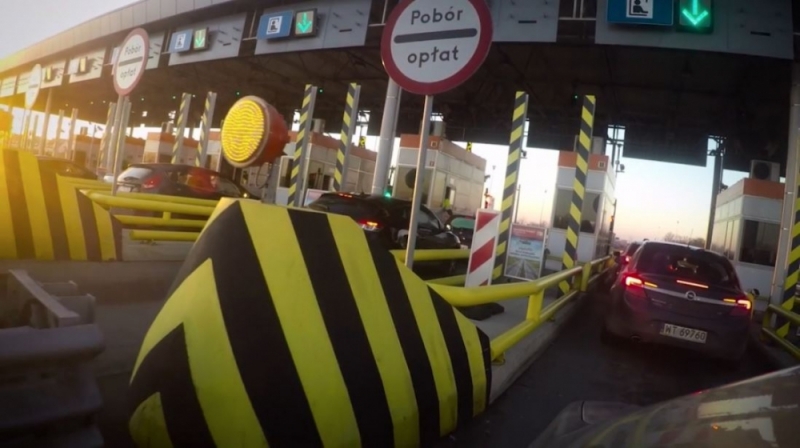 Na autostradzie jak na boisku. Trzeba trafić do właściwej bramki - fot. archiwum radiowroclaw.pl/Radosław Bugajski