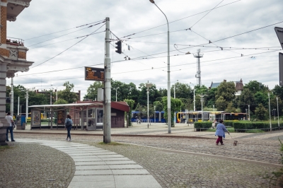 Libacja na skwerku wciąż żywa. Mieszkańcy Nadodrza narzekają na hałas