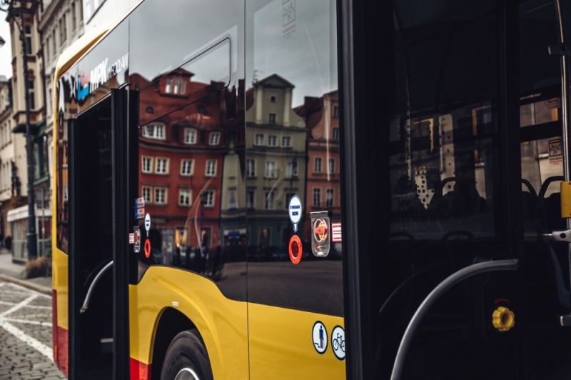 Drzwi autobusu przytrzasnęły 70-latkę. Prezes MPK: "To karygodny błąd kierowcy" - zdjęcie ilustracyjne fot. Patrycja Dzwonkowska
