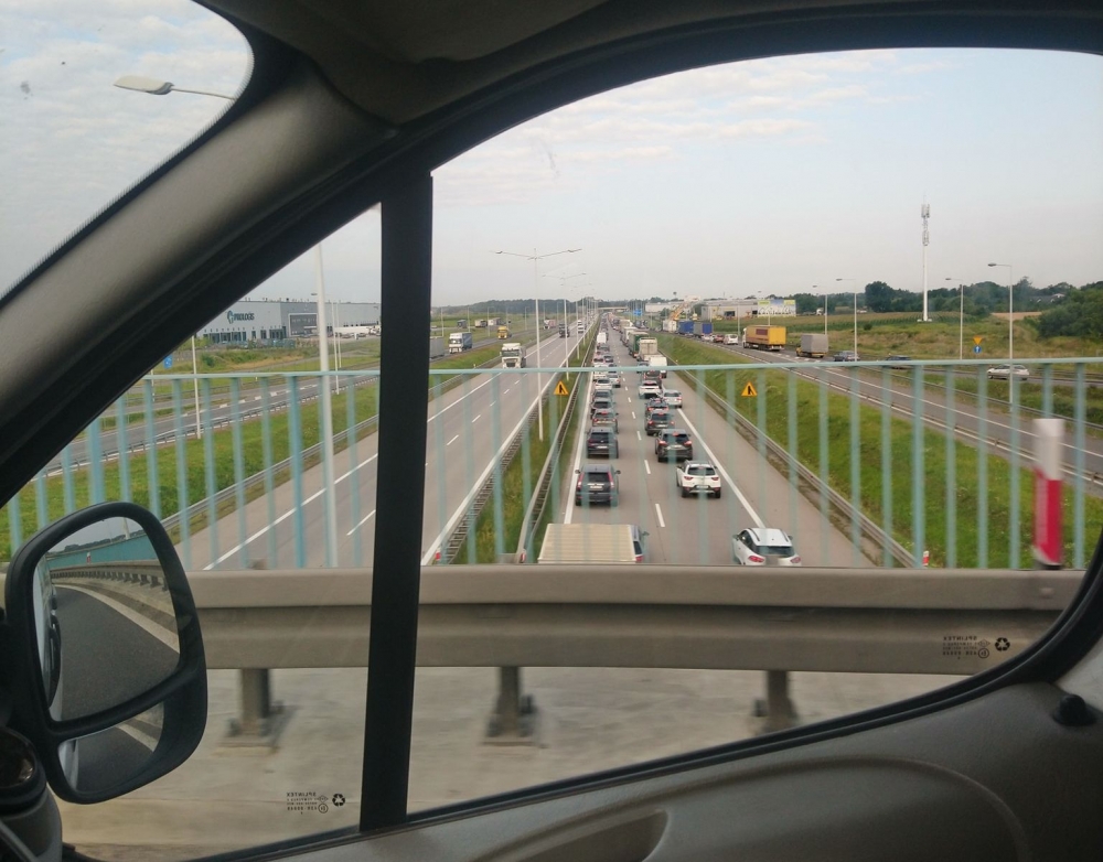 Wypadek z udziałem motocyklisty na A4. Kierowcy, uwaga na korki - fot. Słuchacz Michał