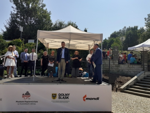 DRJ: Święto Papieru już po raz 20. zgromadziło w Dusznikach Zdroju fanów sztuki papieru i papierniczego rękodzieła - 0