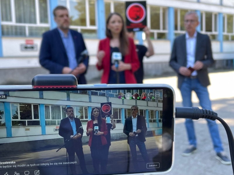 Posłowie chcą specjalnego posiedzenia sejmowej komisji edukacji. Chodzi m.in. o szczepienie młodzieży - Fot. Malwina Gadawa