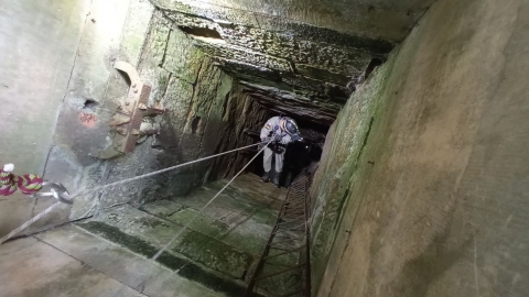 Studnia na dziedzińcu Zamku Grodziec pod lupą specjalistów. Sprawdzą, ile prawdy jest w lokalnych mitach - 0