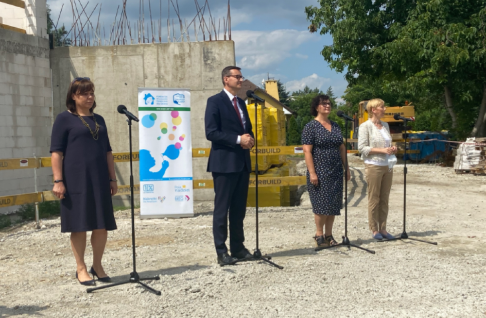 Premier Morawiecki we Wrocławiu: Troska o osoby, które znalazły się w dramatycznym położeniu, jest miarą naszej cywilizacji - fot. Martyna Czerwińska