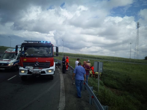 Groźny wypadek w Szymanowicach. Autobus zderzył się z osobówką [ZDJĘCIA] - 1