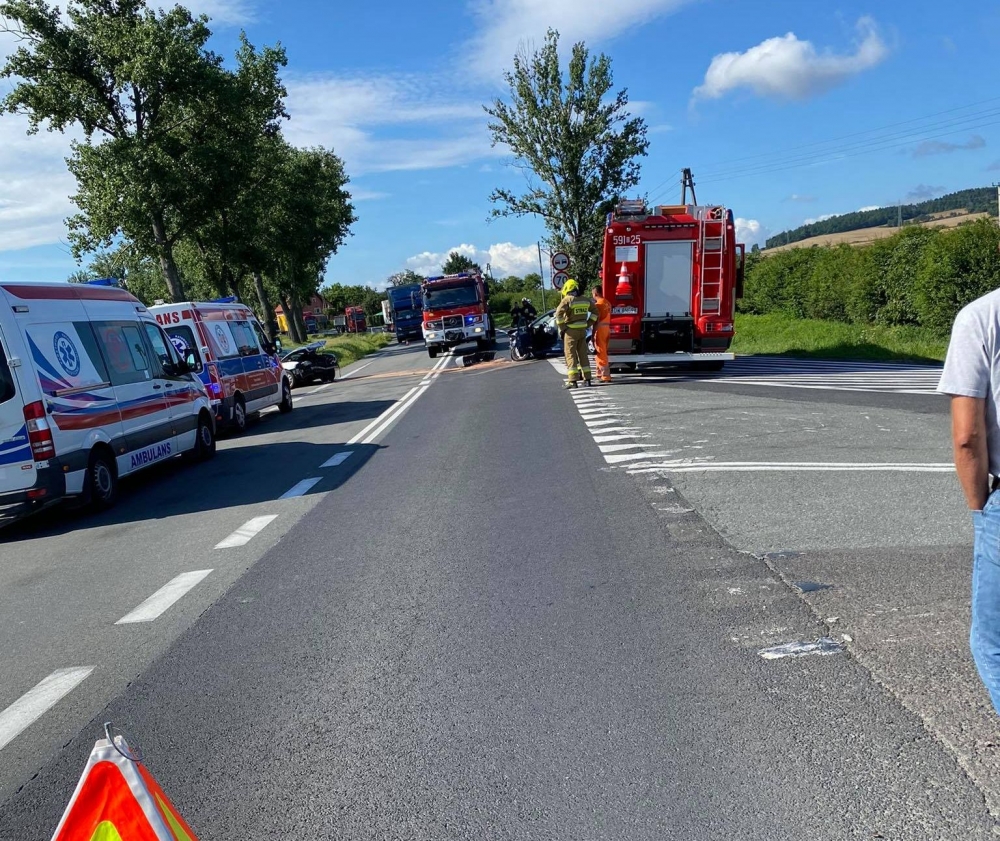 Wypadek na ósemce, trzy osoby ranne. Droga była zablokowana – fot. Marcin Juszczyk