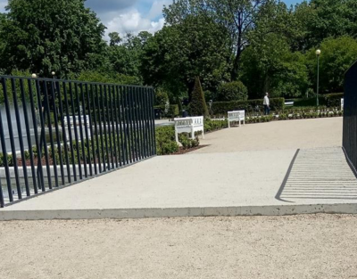 Legnica: Odnowili park, zapomnieli o podjazdach dla osób niepełnosprawnych