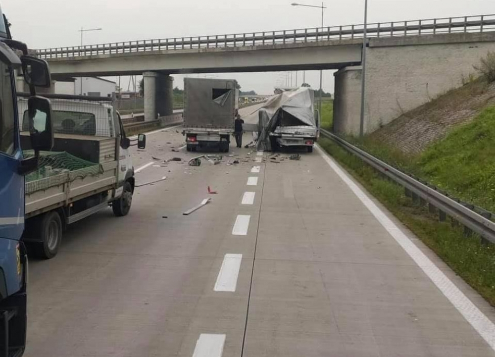 Uwaga, kierowcy! Wypadek na DK8 i A4 - wypadek na A4: fot. KB
