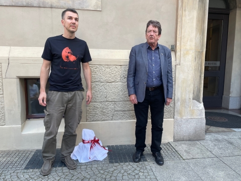 Wrocław: Brytyjski pisarz Graham Masterton odsłonił swojego krasnala - 2