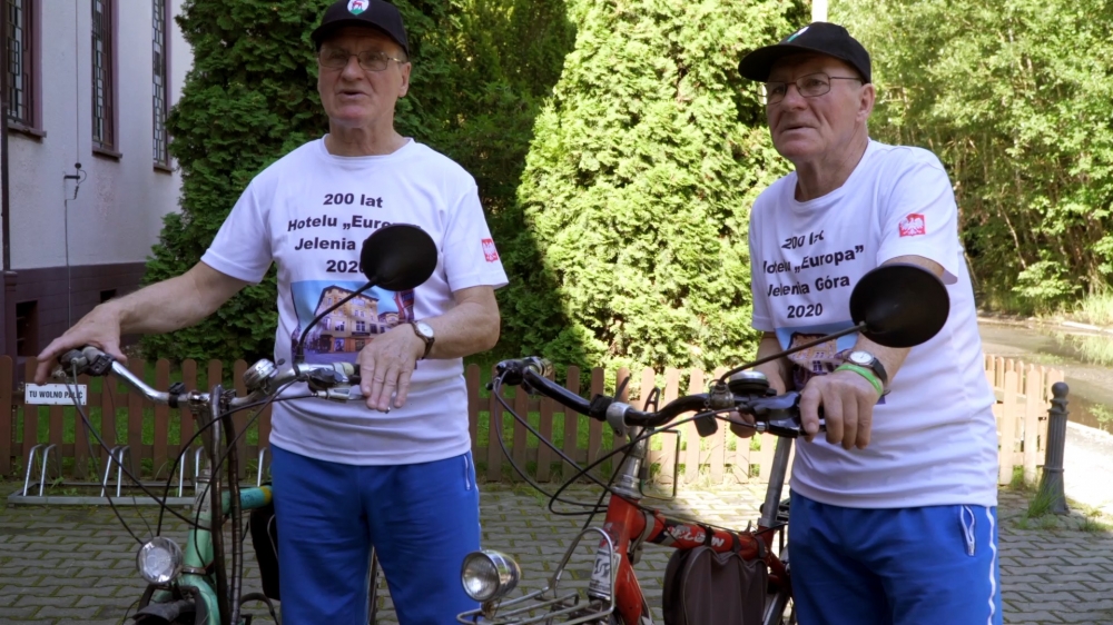 Jelenia Góra: Niezwykli bracia. Od ponad 60 lat przemierzają świat na rowerze - fot: GS