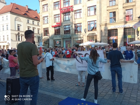 "Hańba, zdrada!" We Wrocławiu zorganizowano manifestację po głosowaniu ustawy medialnej - 0