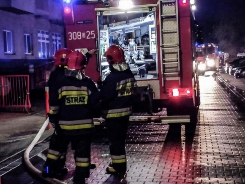 Tragiczny pożar przy Pilczyckiej. Nie żyje mężczyzna [FILM] - fot. zdjęcie ilustracyjne RW