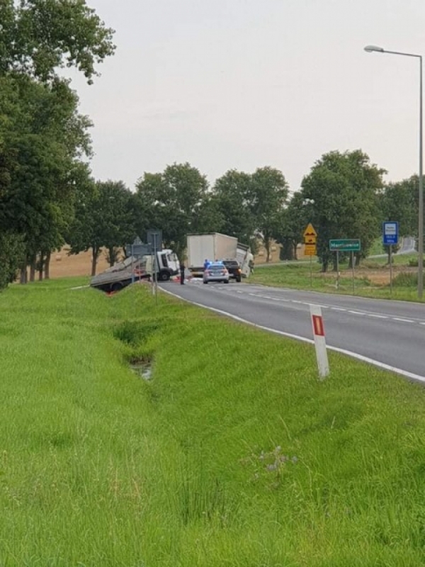 Wypadek na DK 35. Zderzyły się dwie ciężarówki, droga jest zablokowana - .