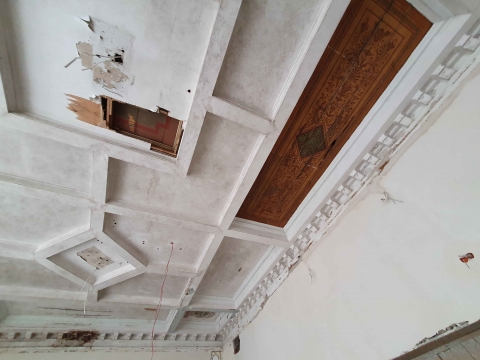 Legnica: Kolejna niespodzianka w Teatrze Letnim. Na suficie odkryto malowidła - 5