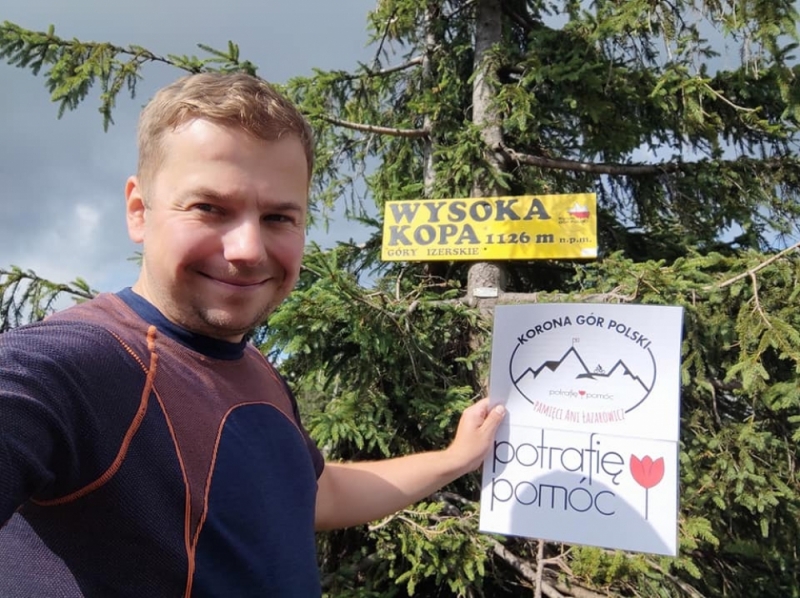 Chce zdobyć koronę gór polskich. W hołdzie dla zmarłej żony i by pomóc innym – Fot Facebook/ KGP Pamięci Ani Łazarowicz