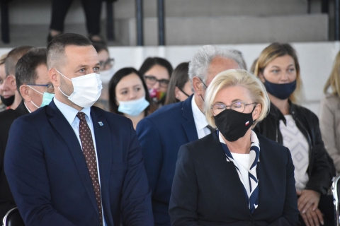 Wiceminister Machałek: Nie przymus, ale prośba do nauczycieli - szczepcie się przeciw covid  - 0