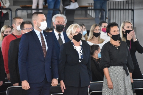 Wiceminister Machałek: Nie przymus, ale prośba do nauczycieli - szczepcie się przeciw covid  - 4
