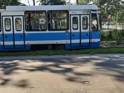 Wykolejony tramwaj na Tarnogaju
