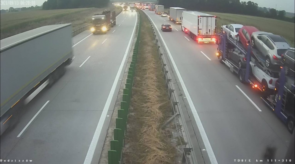 Problemy na A4. Po kolizji droga w kierunku Wrocławia zablokowana - fot. GDDiK