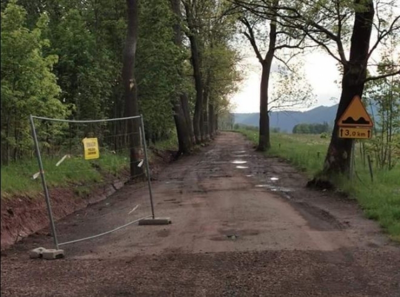 DW 380, czyli droga niezgody. Decyzją sądu znów wraca pod zarząd urzędu marszałkowskiego - fot. Andrzej Lipiński/archiwum radiowroclaw.pl