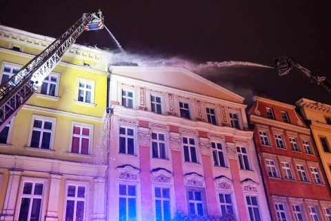 Pożar kamienicy w centrum Świdnicy [AKTUALIZACJA] - 1