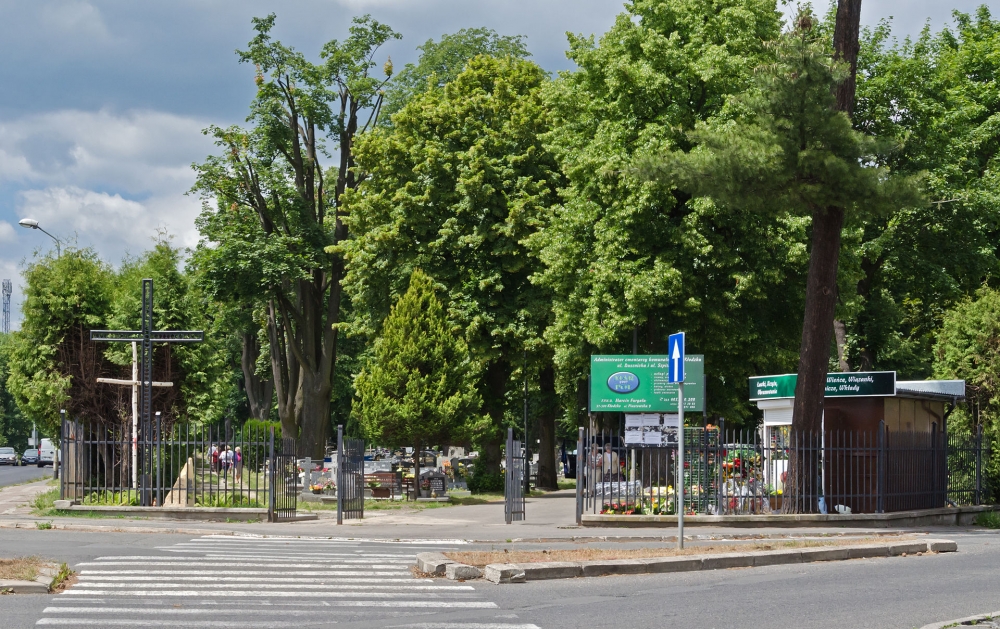 Mieszkańcy Kłodzka zapłacą więcej za miejsce pochówku na cmentarzu komunalnym - fot. Wikipedia/Jacek Halicki