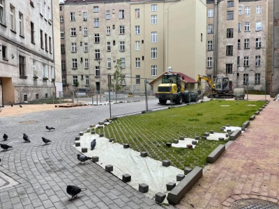 Miało być zielone podw&oacute;rko, na razie jest betonowe [FOTO]