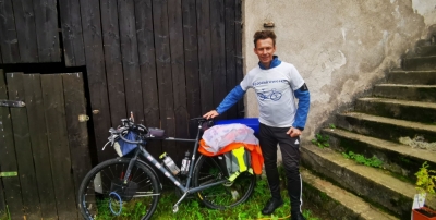 Samotnie przemierza Polskę na rowerze. Słuchacze Radia Wrocław pomogli