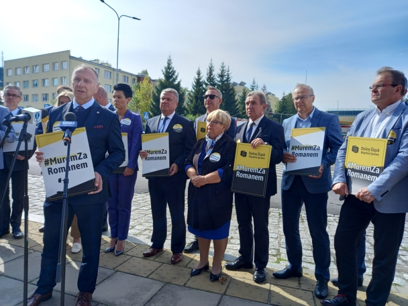 Protest samorządowców po zwolnieniu Romana Szełemeja z wałbrzyskiego szpitala - fot. Barbara Szeligowska