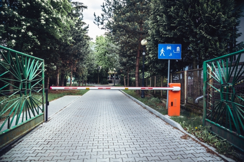 By dzieci dotarły bezpiecznie. W powicie złotoryjskim wyremontują drogi do szkół i świetlic - zdjęcia ilustracyjne; fot. Patrycja Dzwonkowska
