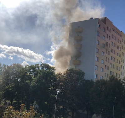 Bolesławiec: Pożar w 11-piętrowym budynku. Mieszkanie doszczętnie spłonęło [ZDJĘCIA]