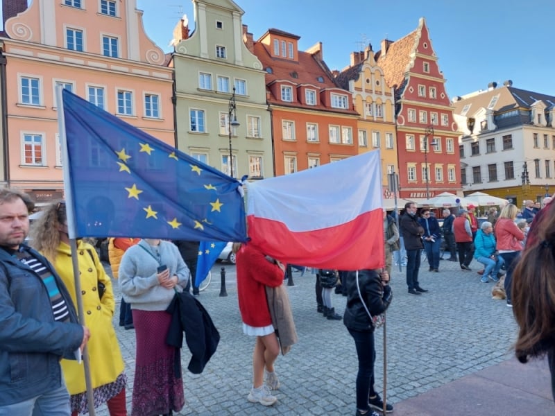 Manifestacje w dolnośląskich miastach. "Zostajemy w Europie" - fot. Beata Makowska