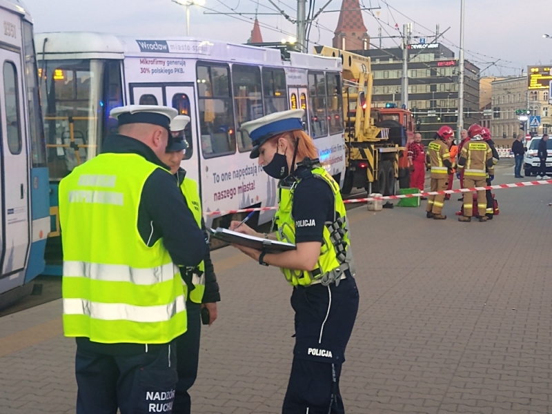 Rowerzysta potrącony przez tramwaj na pl. Jana Pawła II – fot. Andrzej Borek