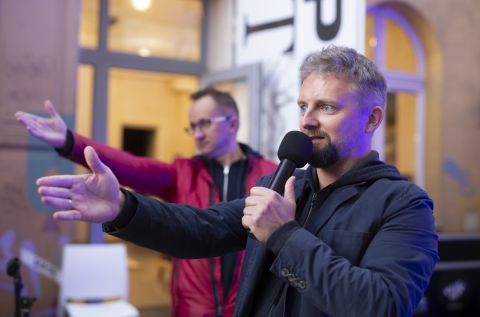 Podwórko na Nadodrzu zmieniło się w hutę szkła – zobacz fotorelację - 10