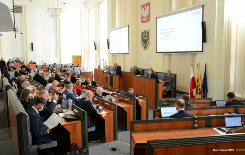 Sejmik przyjął uchwałę o kolei aglomeracyjnej - fot. RW