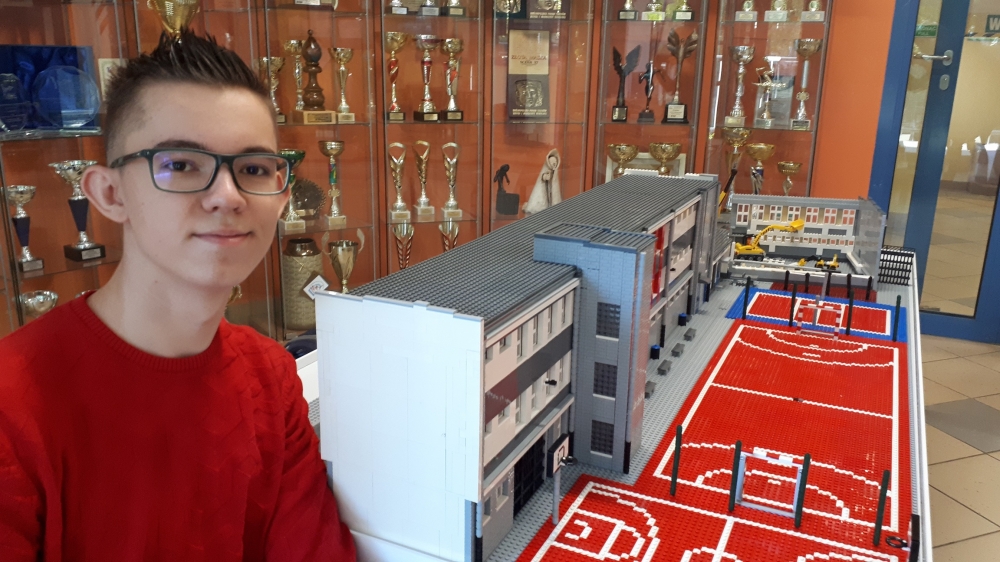3 LO w miniaturze. Uczniowie zbudowali makietę szkoły z klocków - fot. Justyna Kościelna
