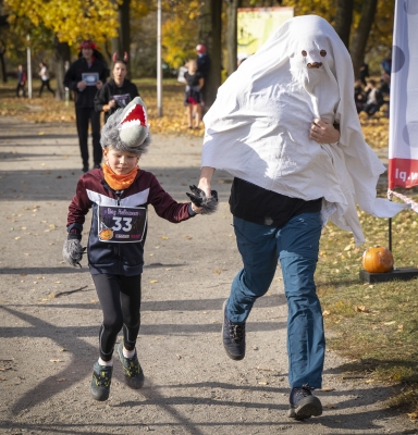 Bieg Halloween Radia Wrocław. Sportowa rywalizacja z przymrużeniem oka [ZDJĘCIA] - 87