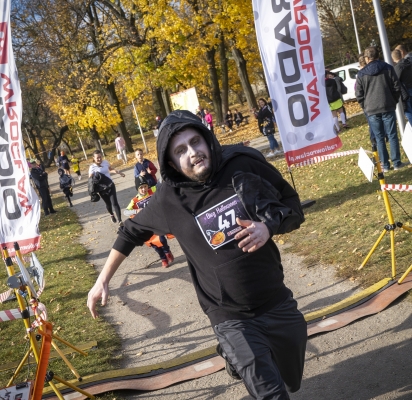 Bieg Halloween Radia Wrocław. Sportowa rywalizacja z przymrużeniem oka [ZDJĘCIA] - 90