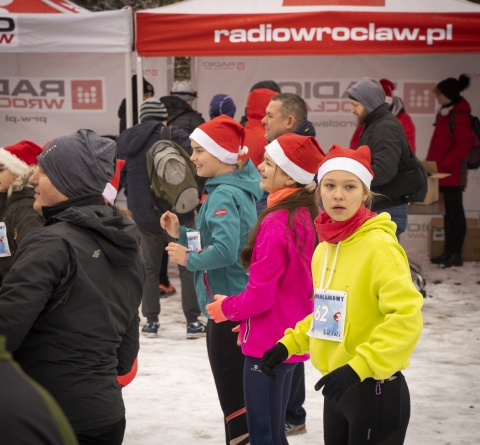 Prawie 200 osób pobiegło w Mikołajkowym biegu Radia Wrocław [ZDJĘCIA] - 39