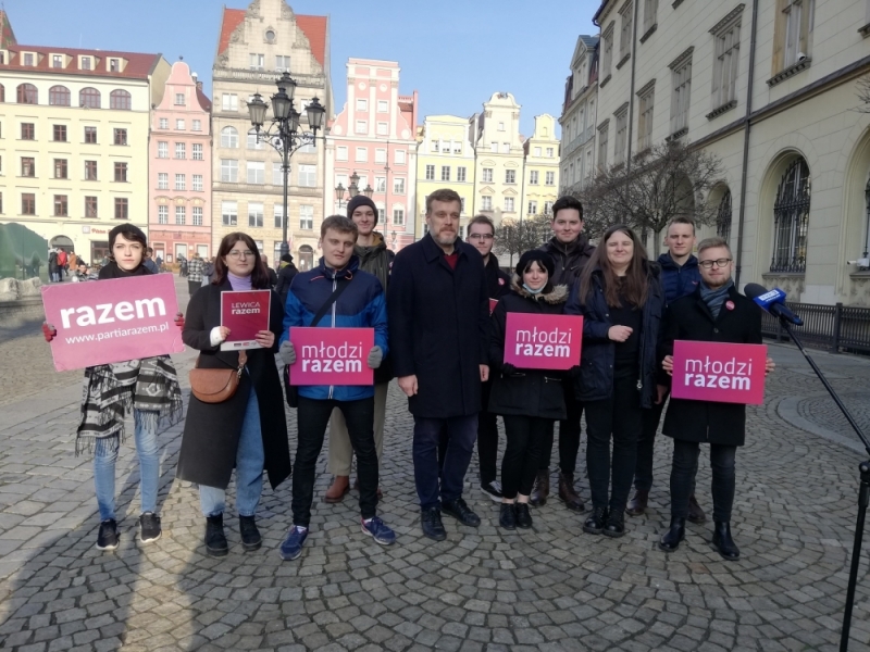 Młodzi Razem murem za pracownikami. Co proponują? - fot. Joanna Jaros
