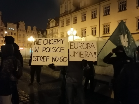 "Polscy żołnierze na granicy muszą czuć, że nie są sami" - na Rynku odbył się wiec wsparcia dla armii - 1