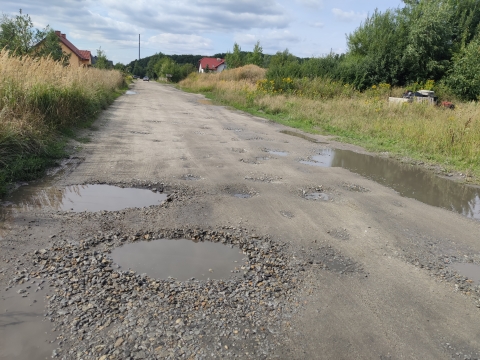 Fatalny finał podróży karetką po Leśnej w Zębicach. Mieszkańcy: To wina niedbalstwa gminy - 0