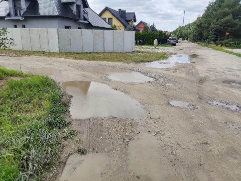 Fatalny finał podróży karetką po Leśnej w Zębicach. Mieszkańcy: To wina niedbalstwa gminy - 1