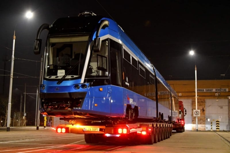 Nowe, niebieskie tramwaje na wrocławskich torach - Fot: MPK Wrocław