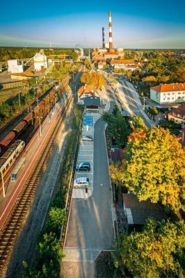 Zamiast 50 minut w korkach - 12 minut w pociągu. Siechnice inwestują w węzły przesiadkowe - 3
