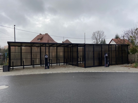 Zamiast 50 minut w korkach - 12 minut w pociągu. Siechnice inwestują w węzły przesiadkowe - 1