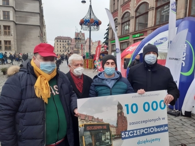 10 tysięcy os&oacute;b zostało już zaszczepionych we wrocławskim Szczepciobusie