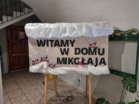 Dzieci piszą listy do Św. Mikołaja w Srebrnej Górze. Proszą o prezenty, zdrowie i pokój na świecie - 0