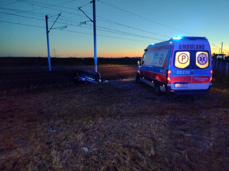 Śmiertelny wypadek na przejeździe kolejowym w Legnicy - fot. Komenda Miejska Państwowej Straży Pożarnej w Legnicy